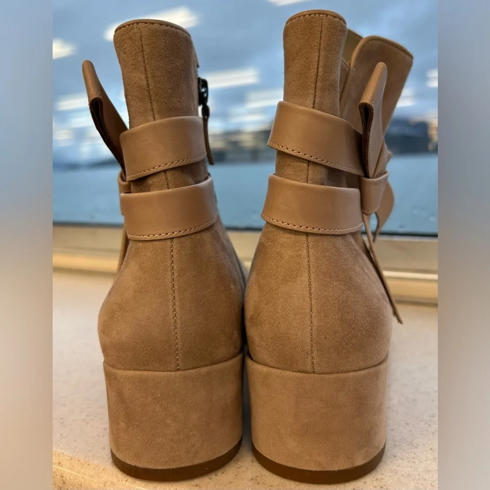 NWOT Entienne Aigner Tempest Suede Boot in Hazelnut w 1 3/4” Heel & Side Zip 8M - Picture 11 of 13